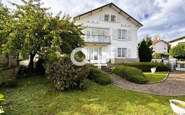 Maison à vendre    8 pièces • 215 m2 Pérignat-lès-Sarliève