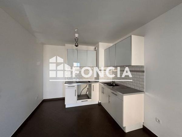 Location Appartement 2 pièces 44.7 m² - 32 RUE GENERAL BROSSET Rillieux-la-pape 69140