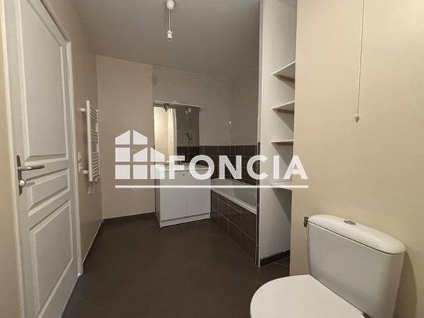 Location Appartement 2 pièces 44.7 m² - 32 RUE GENERAL BROSSET Rillieux-la-pape 69140