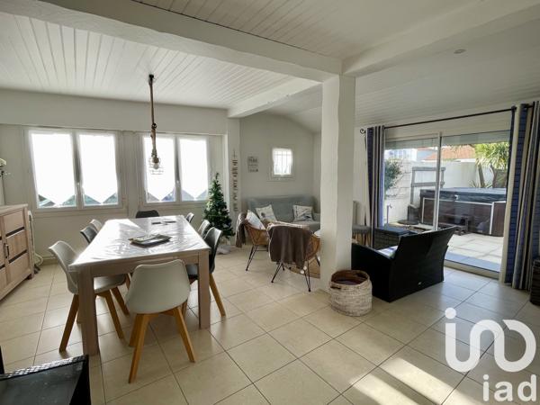 Maison à vendre 10 pièces 203 m² Saint-Gilles-Croix-de-Vie