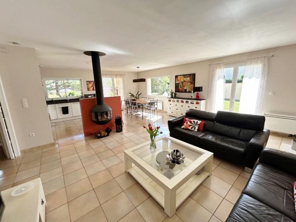 Maison 6 pièce(s) 182 m² sur 1505 m² de terrain avec double garage