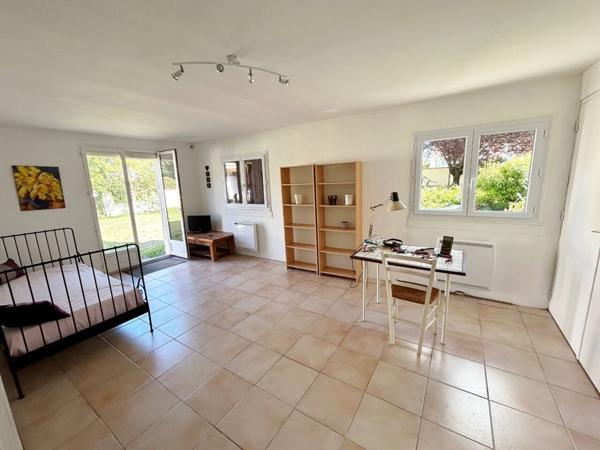 Maison 6 pièce(s) 182 m² sur 1505 m² de terrain avec double garage