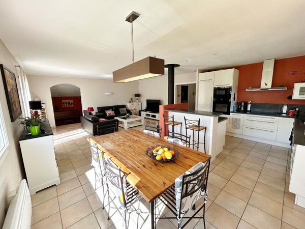 Maison 6 pièce(s) 182 m² sur 1505 m² de terrain avec double garage