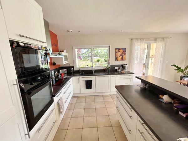 Maison 6 pièce(s) 182 m² sur 1505 m² de terrain avec double garage