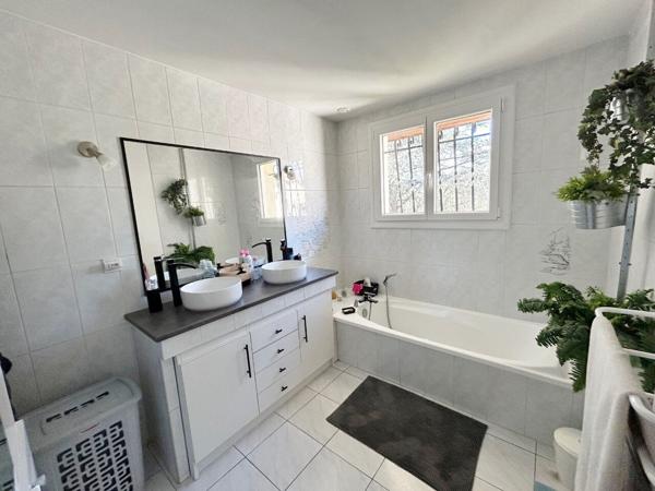 Maison 6 pièce(s) 182 m² sur 1505 m² de terrain avec double garage