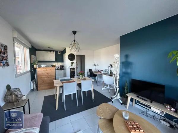 Appartement à louer 2 pièces 46.11m² Alençon (61000)
