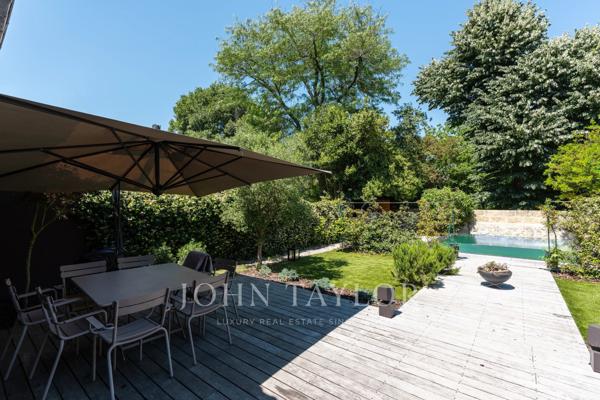 MAISON DE CARACTERE - PARC BORDELAIS - GARAGE - PISCINE