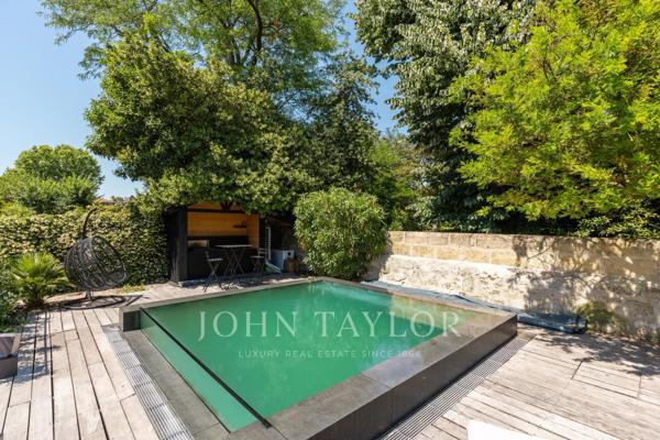 MAISON DE CARACTERE - PARC BORDELAIS - GARAGE - PISCINE