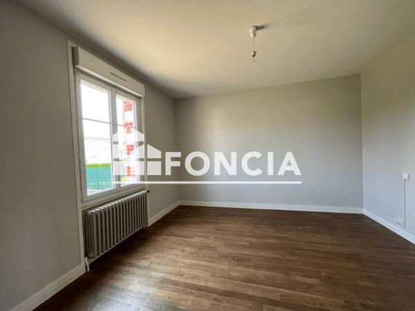 Location Maison 5 pièces 93.8 m² - 22 AVENUE DU PRESIDENT GRELLET Saint Amand Longpre 41310