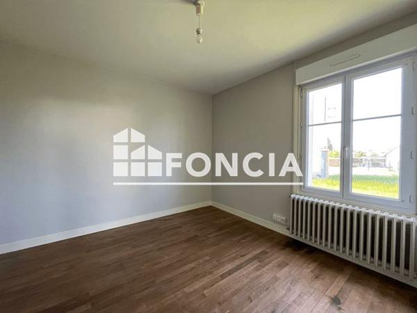 Location Maison 5 pièces 93.8 m² - 22 AVENUE DU PRESIDENT GRELLET Saint Amand Longpre 41310