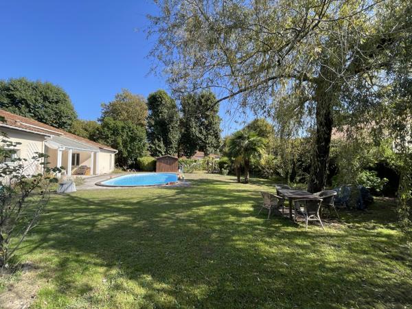 Demeure Familiale avec Piscine et Garage