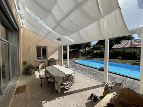 Demeure Familiale avec Piscine et Garage