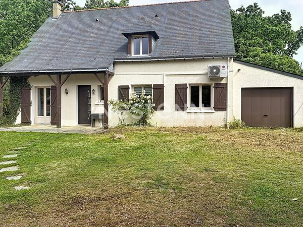 Maison familiale dans un cadre boisé à Soucelles