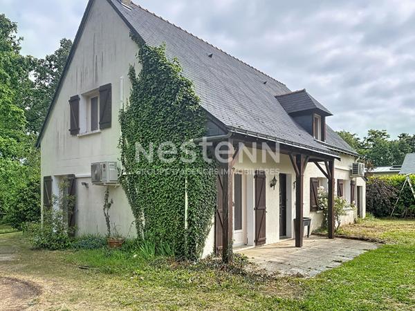 Maison familiale dans un cadre boisé à Soucelles