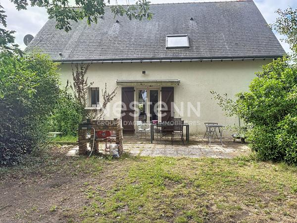Maison familiale dans un cadre boisé à Soucelles