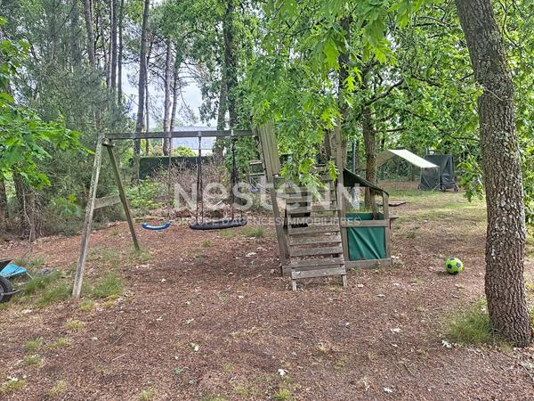 Maison familiale dans un cadre boisé à Soucelles