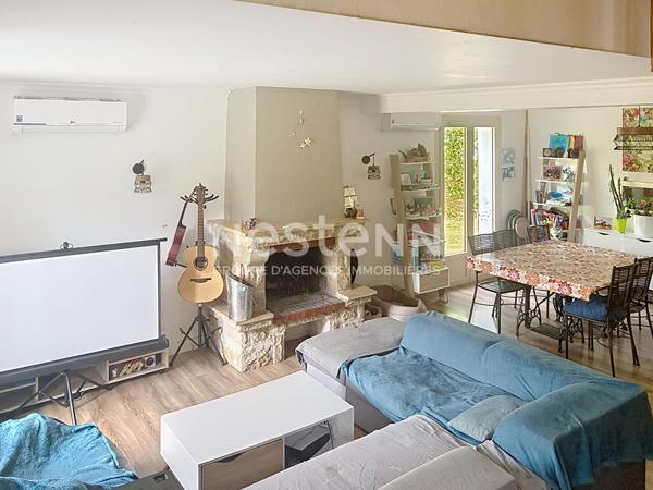 Maison familiale dans un cadre boisé à Soucelles