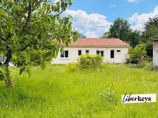 Charme & nature : maison rénovée dans un environnement privilégié Élégante maison de campagne aux portes de la 4 voies