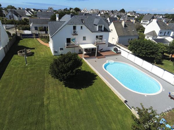 QUIBERON - Propriété des années 30 rénovée de 218 m² avec piscine