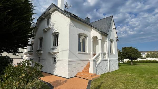 QUIBERON - Propriété des années 30 rénovée de 218 m² avec piscine
