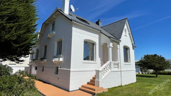 QUIBERON - Propriété des années 30 rénovée de 218 m² avec piscine