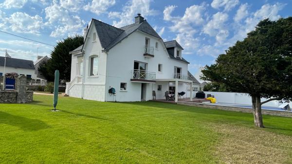 QUIBERON - Propriété des années 30 rénovée de 218 m² avec piscine