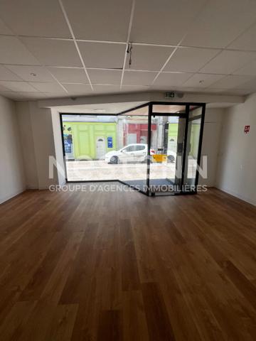 A LOUER - LOCAL COMMERCIAL - CENTRE VILLE DE LOCMINE