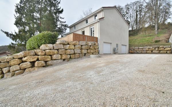 Maison à vendre    7 pièces •  Villieu-Loyes-Mollon