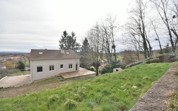 Maison à vendre    7 pièces •  Villieu-Loyes-Mollon