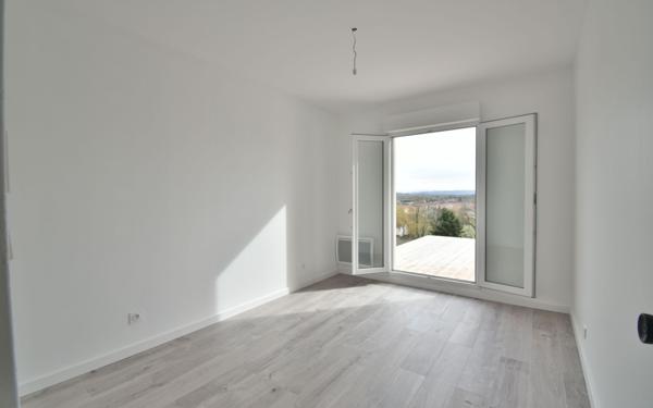 Maison à vendre    7 pièces •  Villieu-Loyes-Mollon