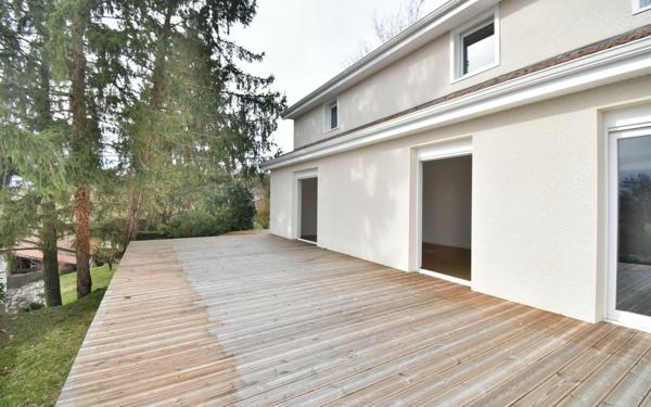 Maison à vendre    7 pièces •  Villieu-Loyes-Mollon