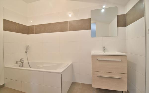 Maison à vendre    7 pièces •  Villieu-Loyes-Mollon