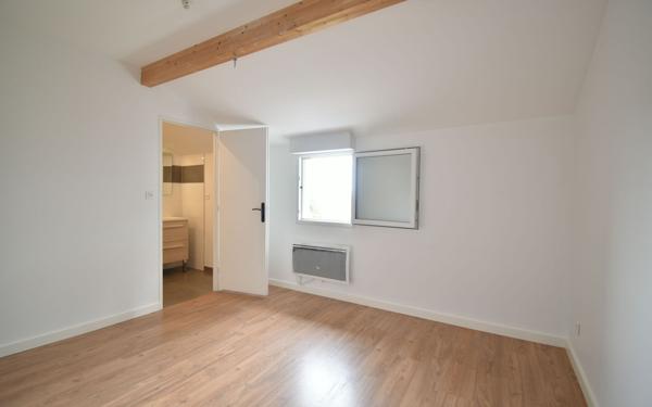 Maison à vendre    7 pièces •  Villieu-Loyes-Mollon