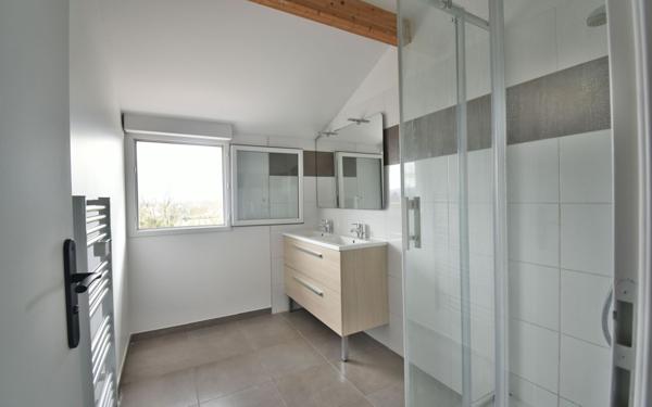 Maison à vendre    7 pièces •  Villieu-Loyes-Mollon