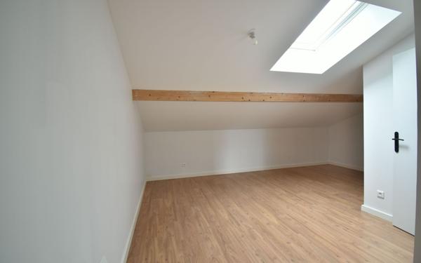 Maison à vendre    7 pièces •  Villieu-Loyes-Mollon