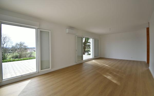 Maison à vendre    7 pièces •  Villieu-Loyes-Mollon