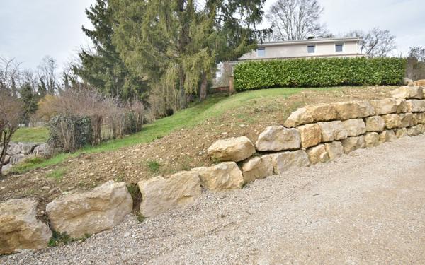 Maison à vendre    7 pièces •  Villieu-Loyes-Mollon