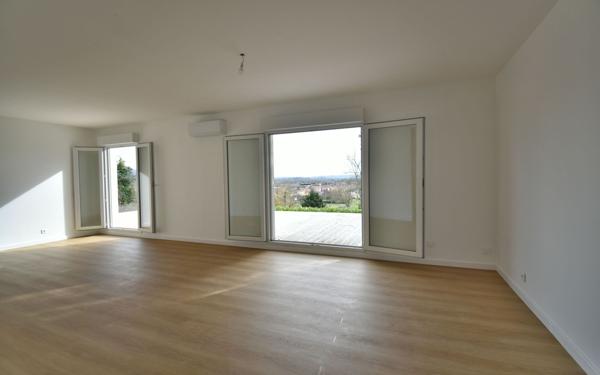 Maison à vendre    7 pièces •  Villieu-Loyes-Mollon