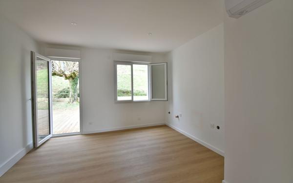 Maison à vendre    7 pièces •  Villieu-Loyes-Mollon