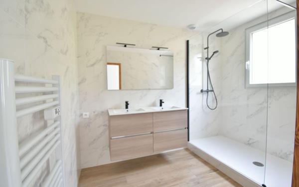 Maison à vendre    7 pièces •  Villieu-Loyes-Mollon