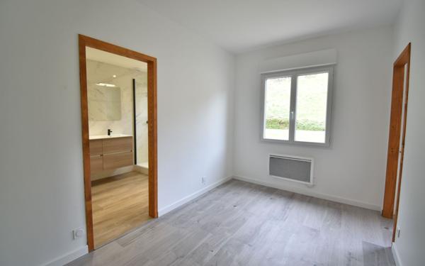 Maison à vendre    7 pièces •  Villieu-Loyes-Mollon