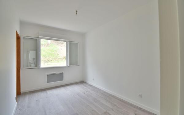 Maison à vendre    7 pièces •  Villieu-Loyes-Mollon