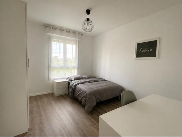 PETIT PARILLY : T5 - PARILLY - TRAMWAY - BUS - GARE - METRO -COLOCATION -4 CHAMBRES
