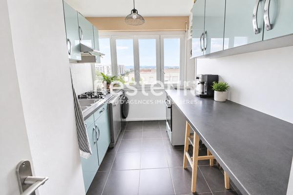 PETIT PARILLY : T5 - PARILLY - TRAMWAY - BUS - GARE - METRO -COLOCATION -4 CHAMBRES