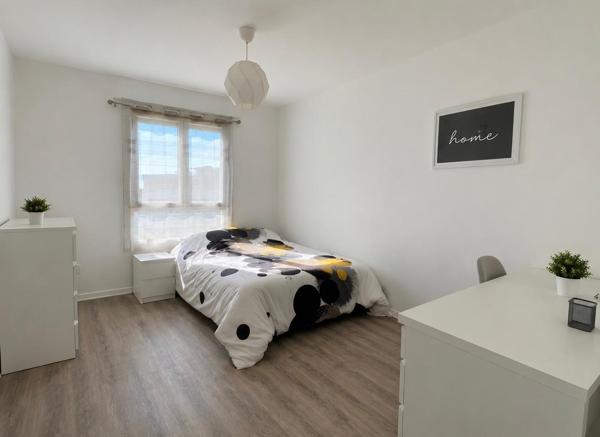 PETIT PARILLY : T5 - PARILLY - TRAMWAY - BUS - GARE - METRO -COLOCATION -4 CHAMBRES