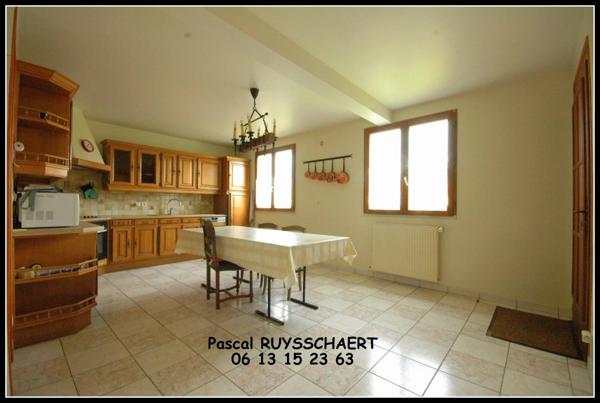 Dpt Seine-et-Marne (77) Ville de NANGIS, Maison récente, Type 7, 300m2, terrain 368 m2