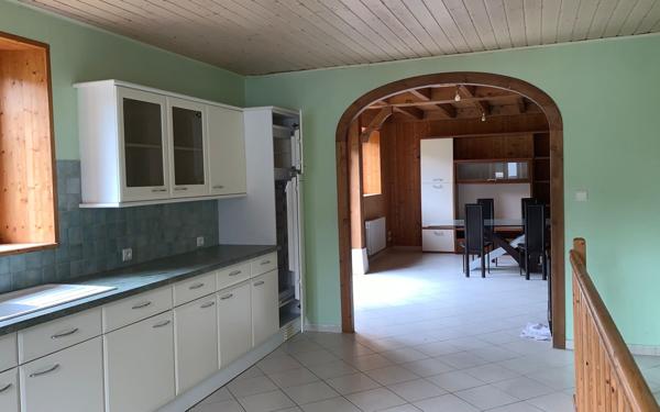 Maison à vendre    7 pièces •  Champfromier