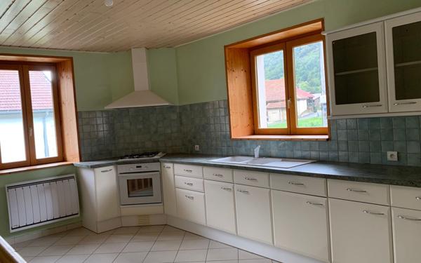 Maison à vendre    7 pièces •  Champfromier