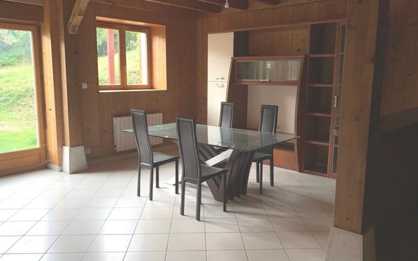 Maison à vendre    7 pièces •  Champfromier