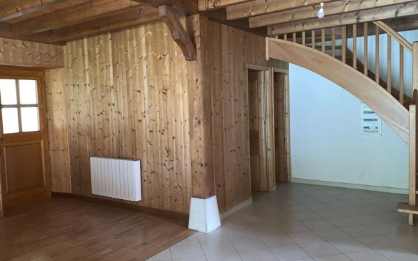 Maison à vendre    7 pièces •  Champfromier